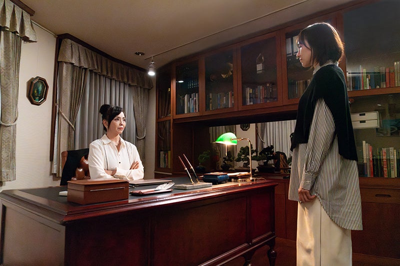 松田美由紀、比嘉愛未「フォレスト」第1話（C）ABCテレビ