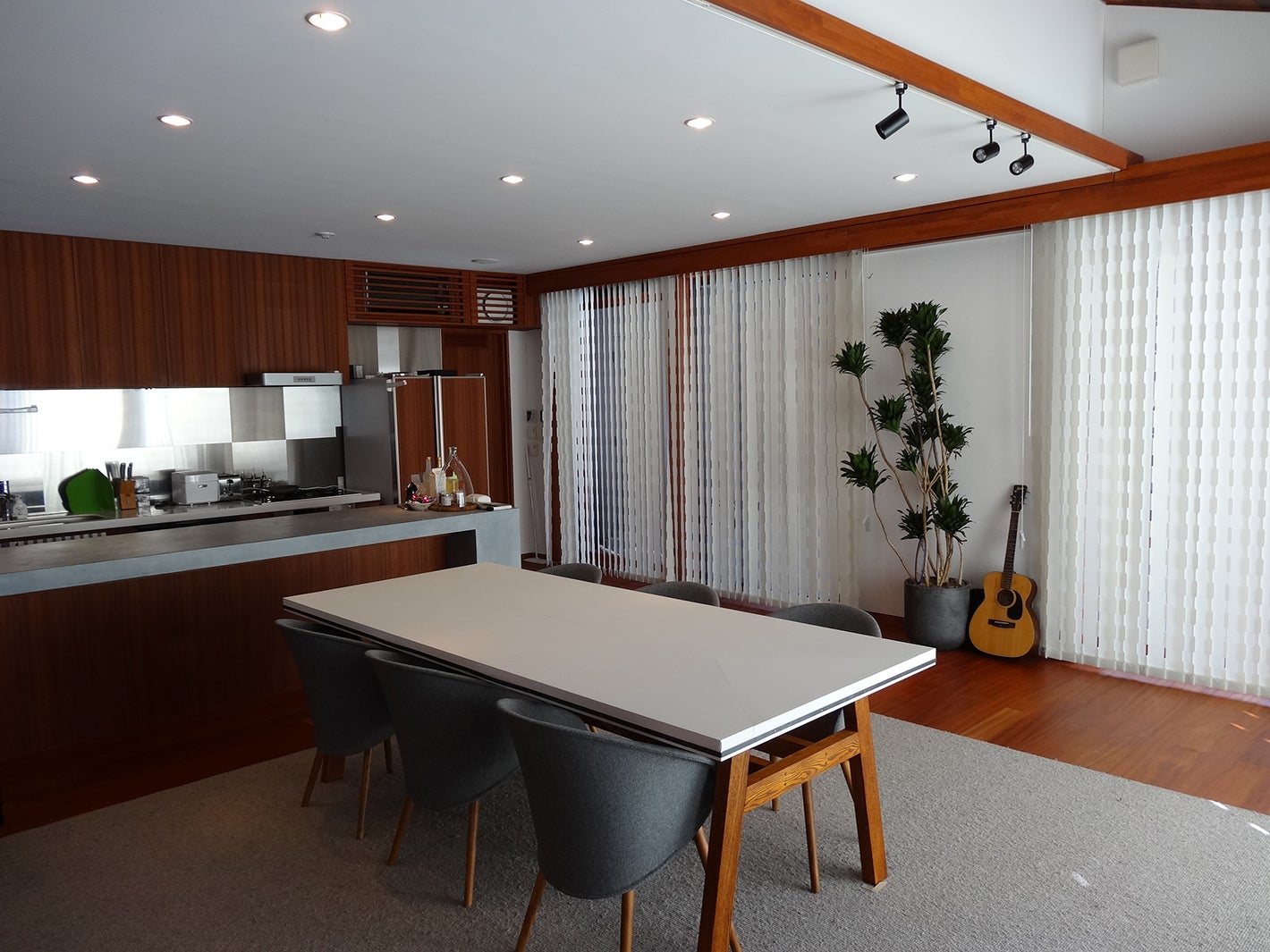 リビング「TERRACE HOUSE OPENING NEW DOORS」（C）フジテレビ／イースト・エンタテインメント