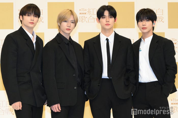 (左から)ヒュニンカイ、ボムギュ、ヨンジュン、テヒョン/TOMORROW X TOGETHER(C)モデルプレス