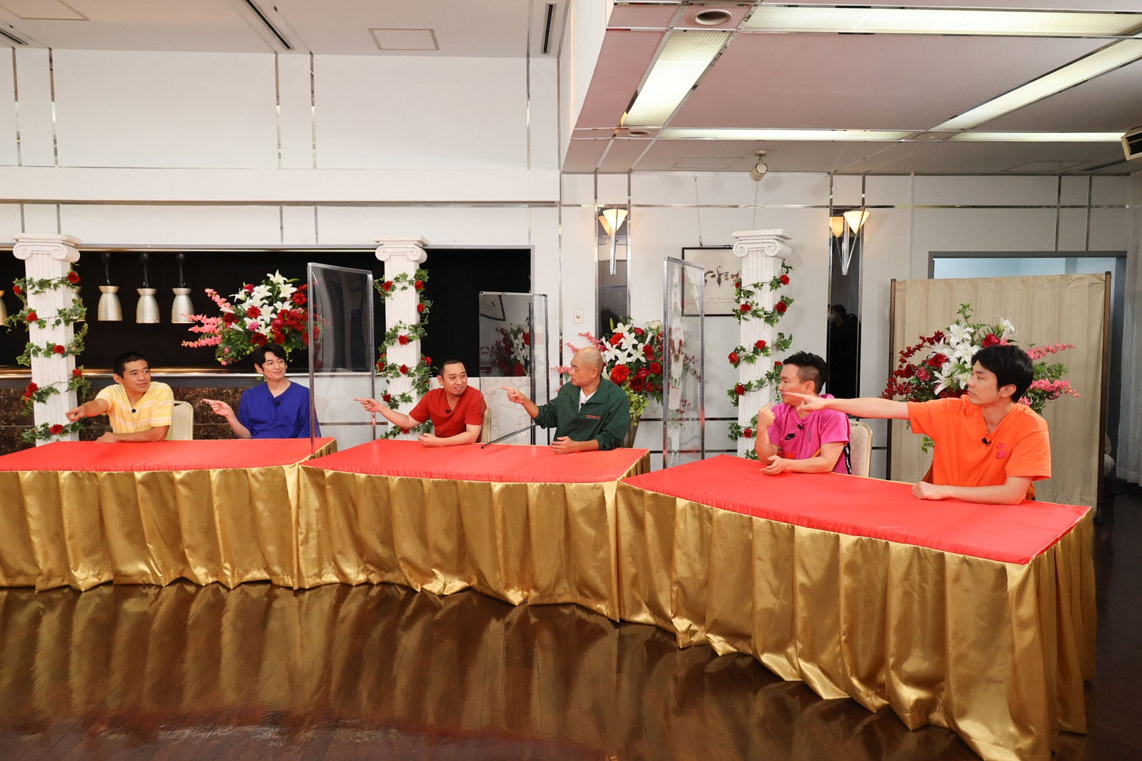 （左から）博多華丸、博多大吉、大悟、あばれる君、山内健司、濱家隆一 （C）カンテレ