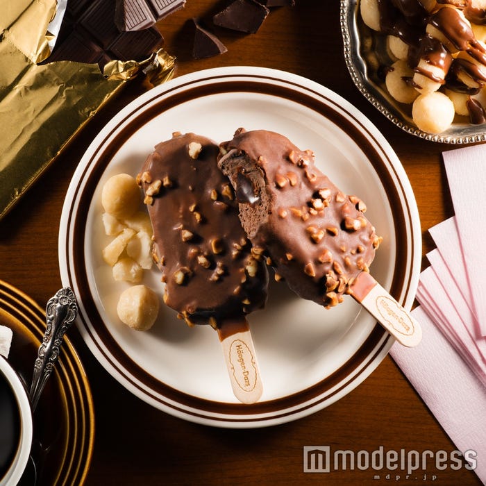 クランチークランチ「チョコレートマカデミアナッツ」/画像提供:ハーゲンダッツ ジャパン株式会社