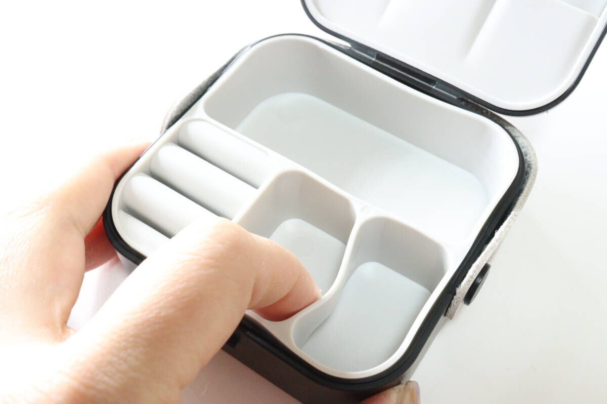 アクセサリー収納ボックス（外せるタイプ）　素材感