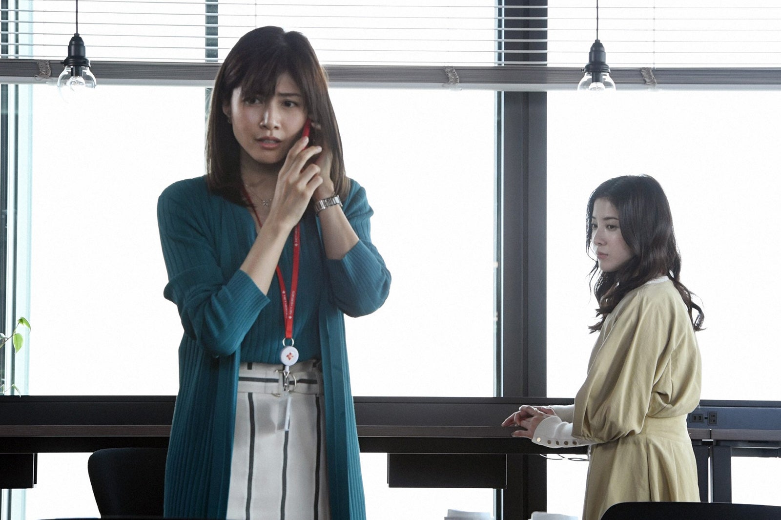 内田有紀、吉高由里子／「わたし、定時で帰ります。」第2話より（C）TBS