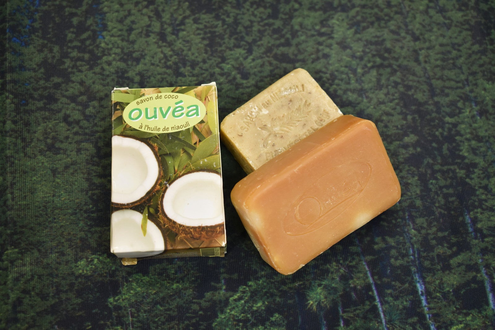 ココナッツ油を配合した固形石鹸はお土産に人気（C）NCT