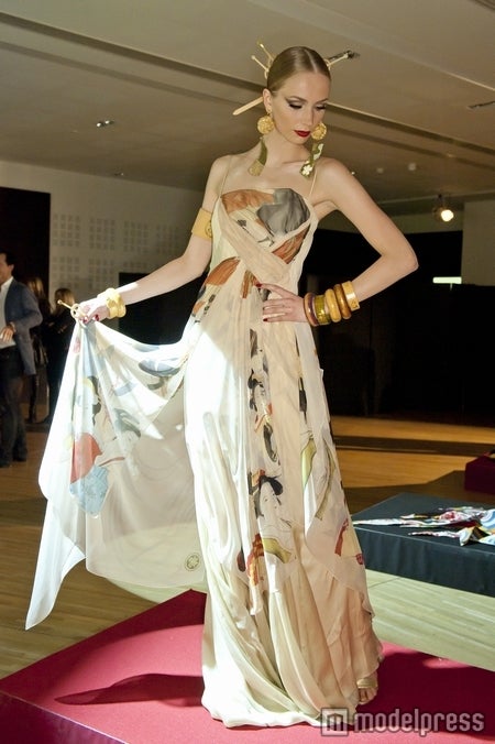 「YUMI KATSURA PARIS 2012 コレクション“YUZEN TODAY”」
