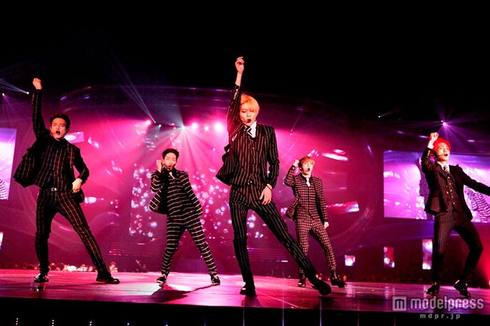 男らしいスーツで魅せる「Your Number」