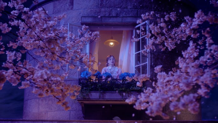 白石麻衣「プレモルの缶が金から紺に変わるころ」ミュージックビデオ(提供写真)