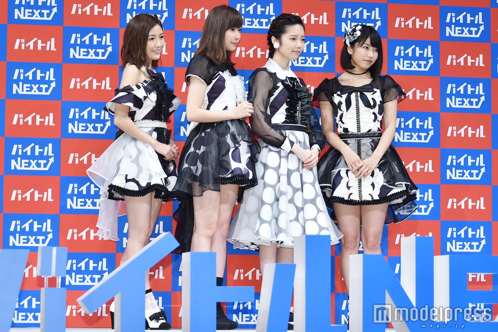 （左から）渡辺麻友、指原莉乃、島崎遥香、横山由依（C）モデルプレス