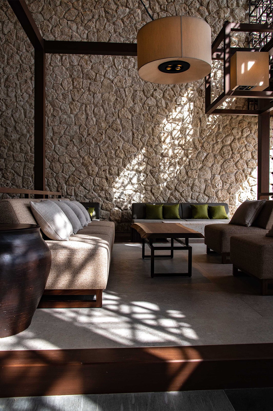 ロビーラウンジ／画像提供：ハイアット リージェンシー 瀬良垣アイランド 沖縄