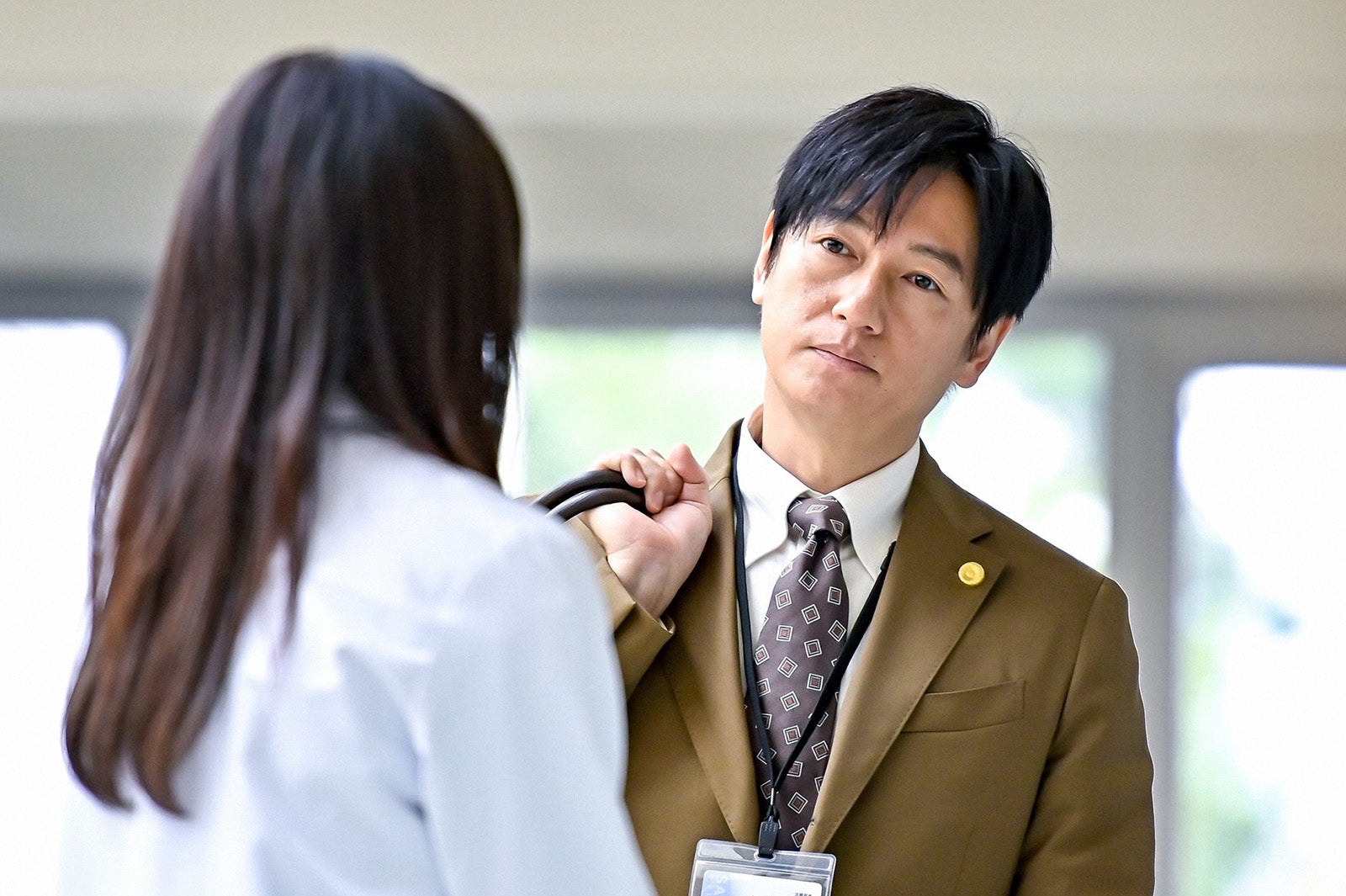 吉高由里子、井浦新／「最愛」第6話より（C）TBS