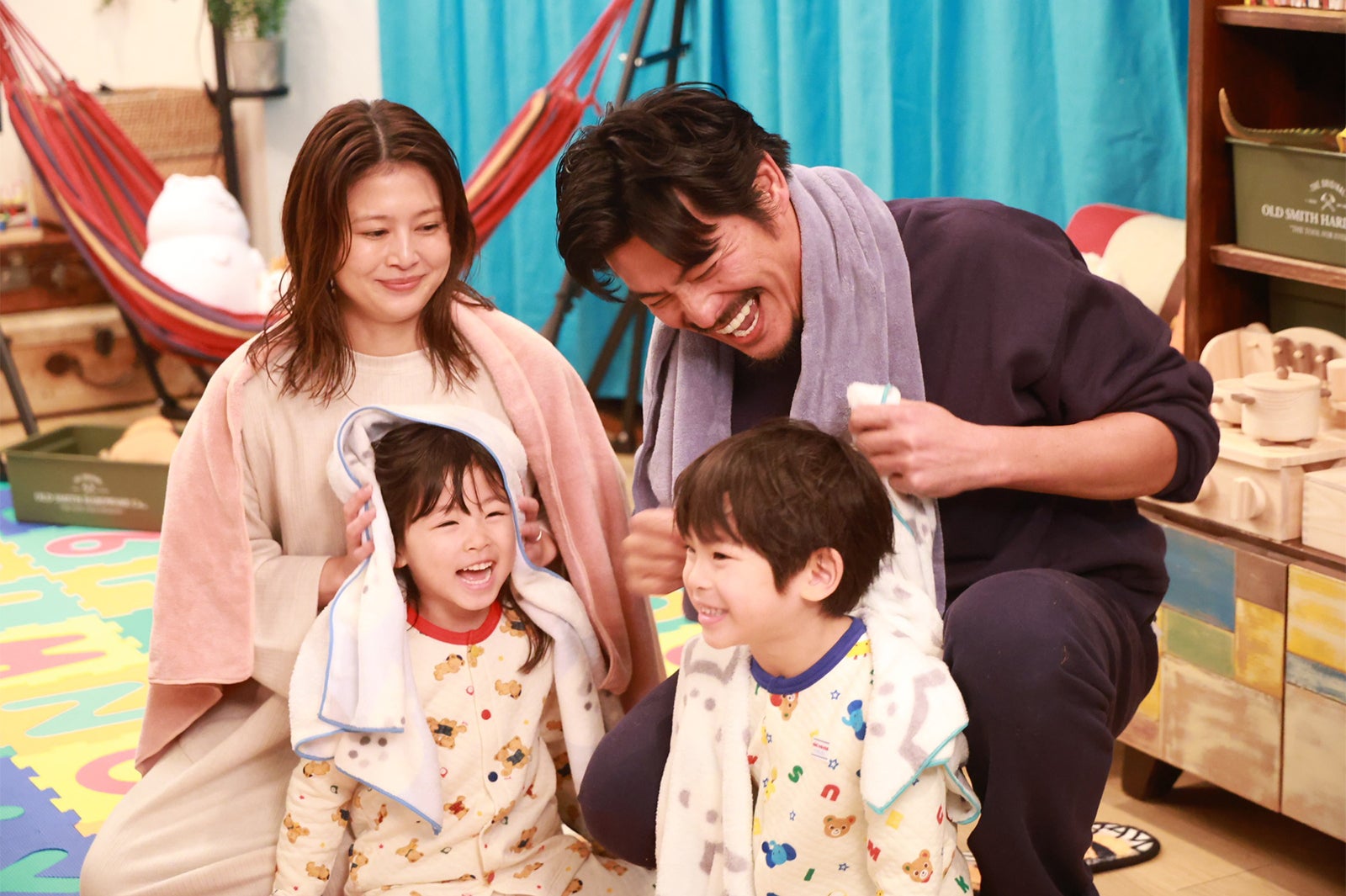 佐津川愛美、坂口憲二「続・続・最後から二番目の恋」第2話（C）フジテレビ