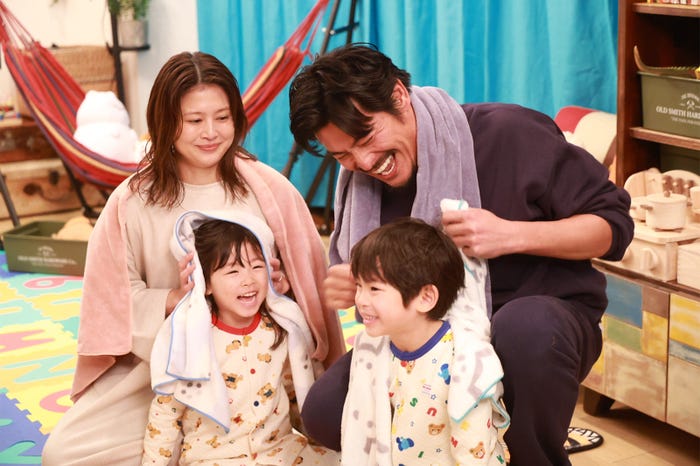 佐津川愛美、坂口憲二「続・続・最後から二番目の恋」第2話(C)フジテレビ