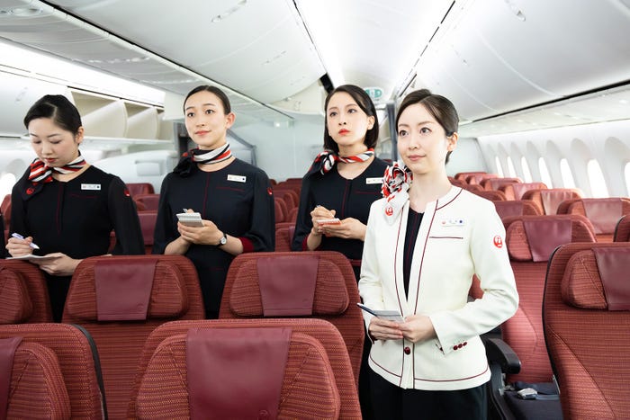 (右)黒川智花/「NICE FLIGHT!」最終話より(C)テレビ朝日