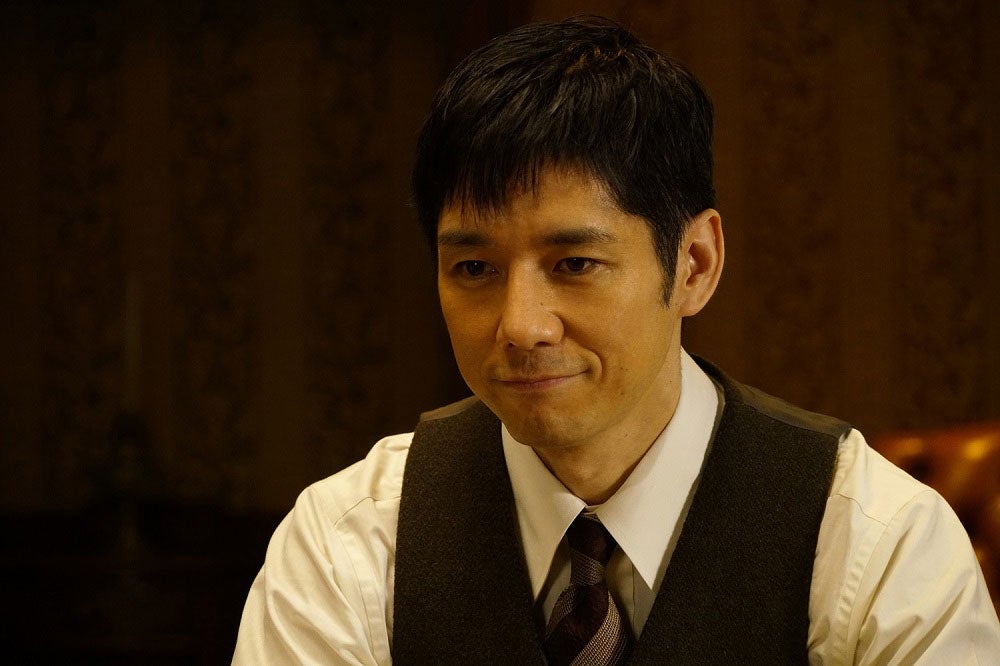 西島秀俊のカジュアルスーツ姿にうっとり 綾野剛はワイルドな仕事姿を披露＜ラストレシピ～麒麟の舌の記憶～＞