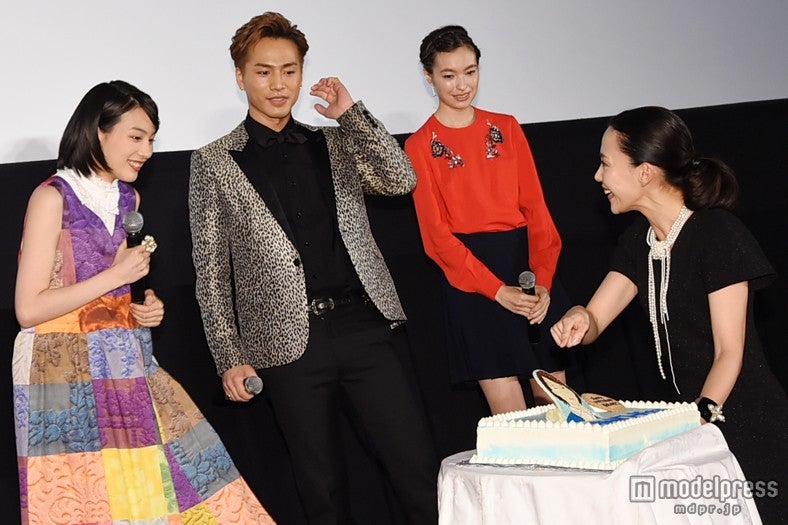 能年玲奈、21歳バースデーを三代目JSB登坂らがお祝い　サプライズゲストに感激