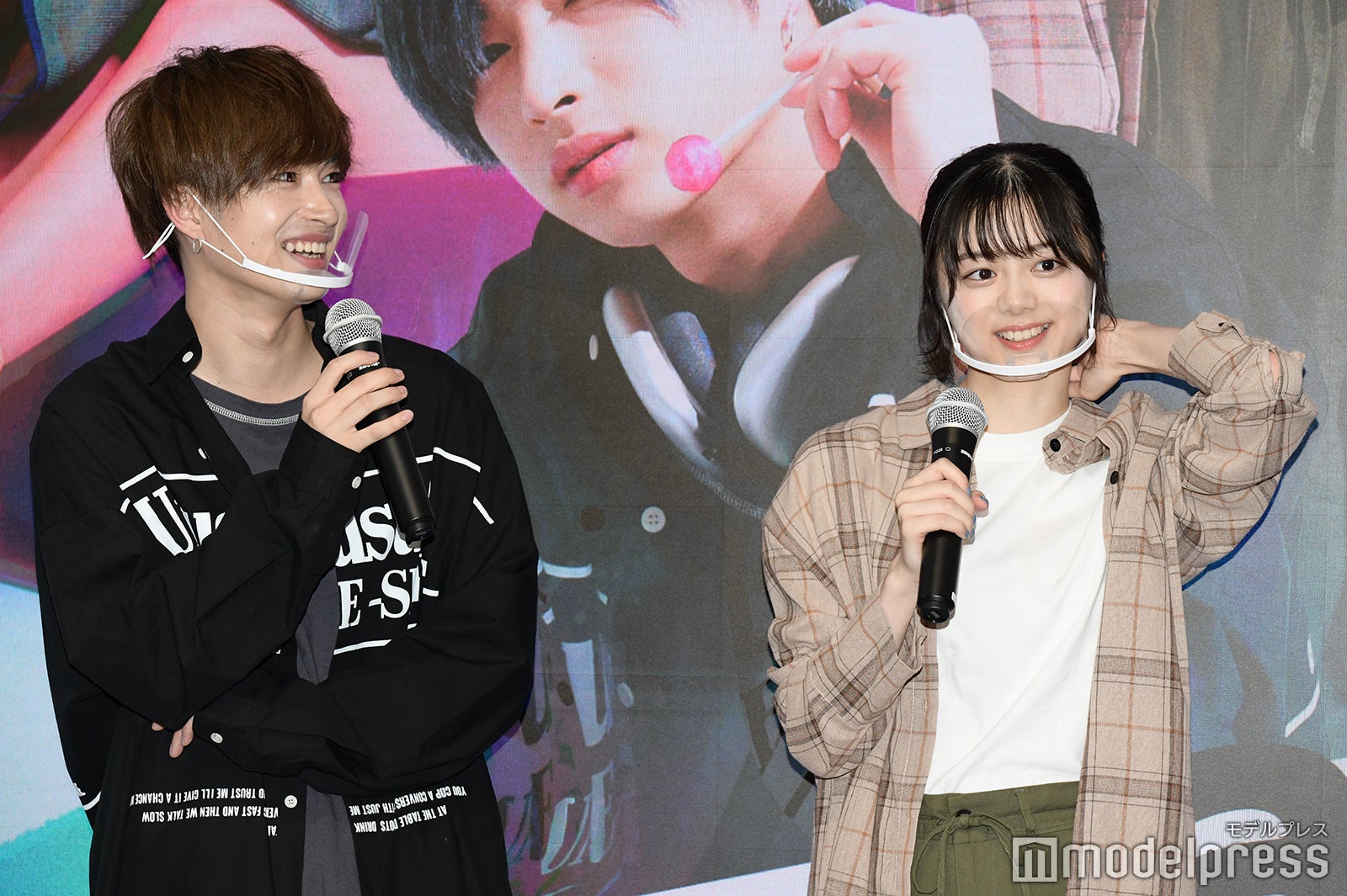 曽田陵介、紺野彩夏 （C）モデルプレス