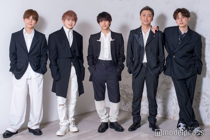 Da-iCE(左から)岩岡徹(ジャケット:blank、シャツ:Dior、パンツ:SHAREEF、靴:ALMOST BLACK)、花村想太(ジャケット:RABD、ハイネック:one by ouret、パンツ:REPRESENT、靴:Rick Owens×adidas)、和田颯(ジャケット:Rick Owens、シャツ・パンツ:RANDY、靴:ANNDIRK IZM)、大野雄大(ジャケット・パンツ:blank、靴:Dior)、工藤大輝(ジャケット・パンツ・靴:SYU.HOMME/FEMM)/その他スタイリスト私物(C)モデルプレス