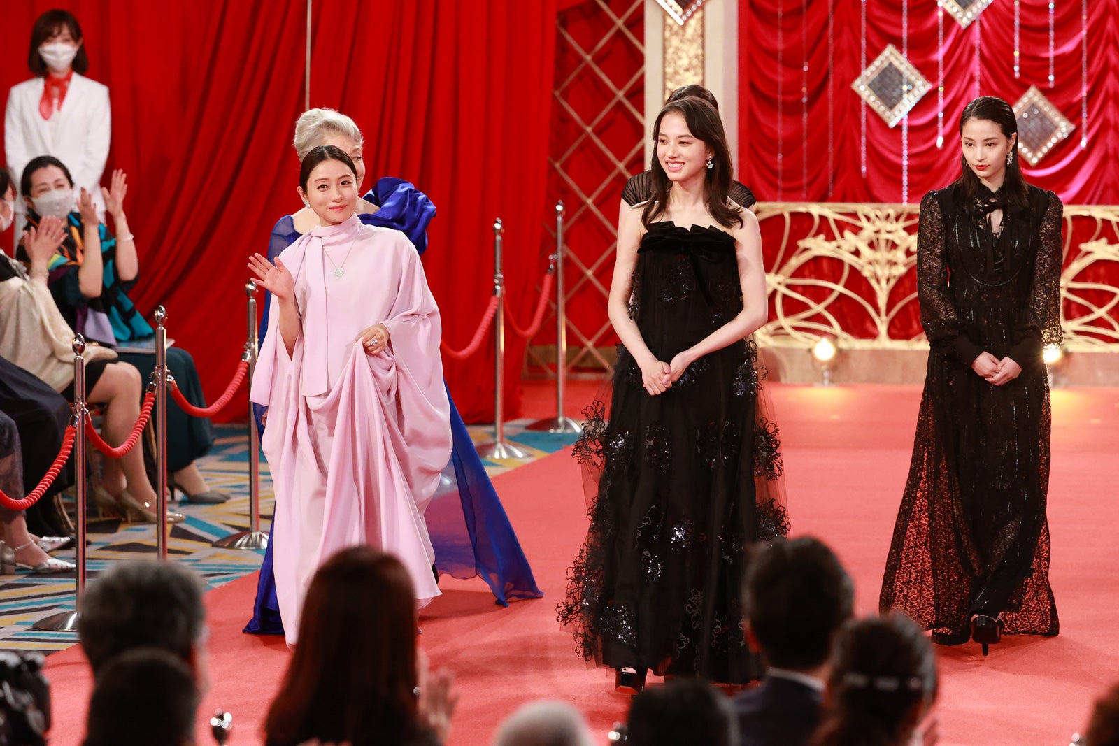 草笛光子、石原さとみ、西野七瀬、清原果耶、広瀬すず（C）東京写真記者協会