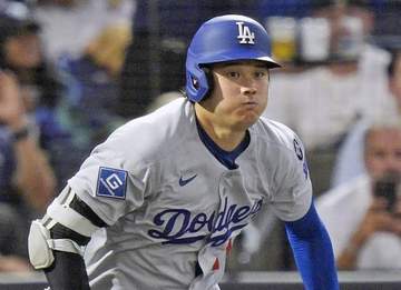 大谷翔平が菅野智之から内野安打 二遊間への打球を二塁手がキックしてはじく 菅野はマウンドでがっくり→一挙4得点ビッグイニングの起点に マンシー特大弾