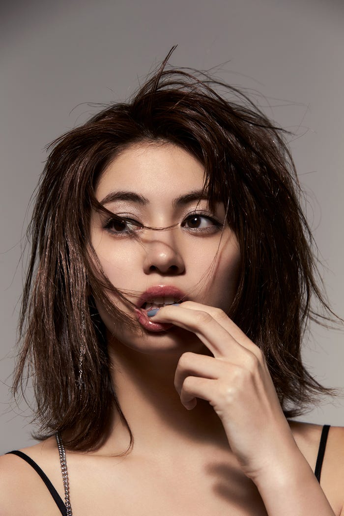 楓 ファースト写真集「ねえ、聞いて!!」(8月29日発売、小学館)E.G.F.C.・E.G.family mobile限定版オリジナルカバー(画像提供:LDH)