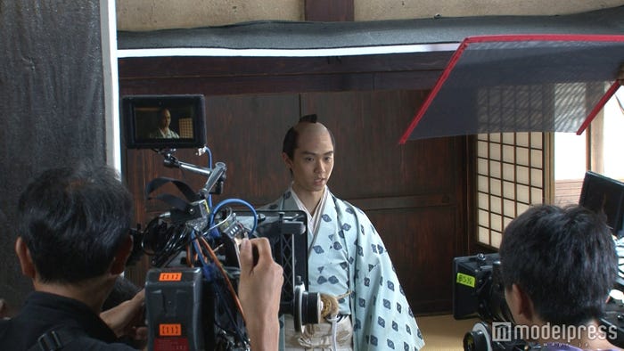 羽生結弦選手/映画「殿、利息でござる!」メイキング映像より(C)2016「殿、利息でござる!」製作委員会