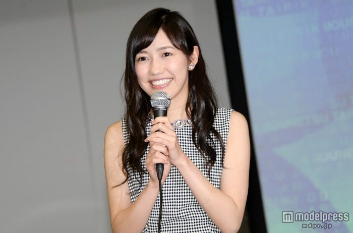 会見の様子/渡辺麻友