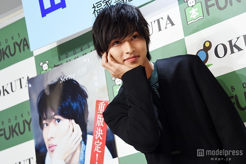 山崎賢人、リクエスト受けお茶目にポーズ「山崎さんはどんな人？」