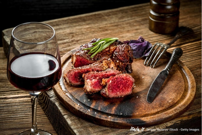 フィレンツェ お肉料理と赤ワイン／提供画像