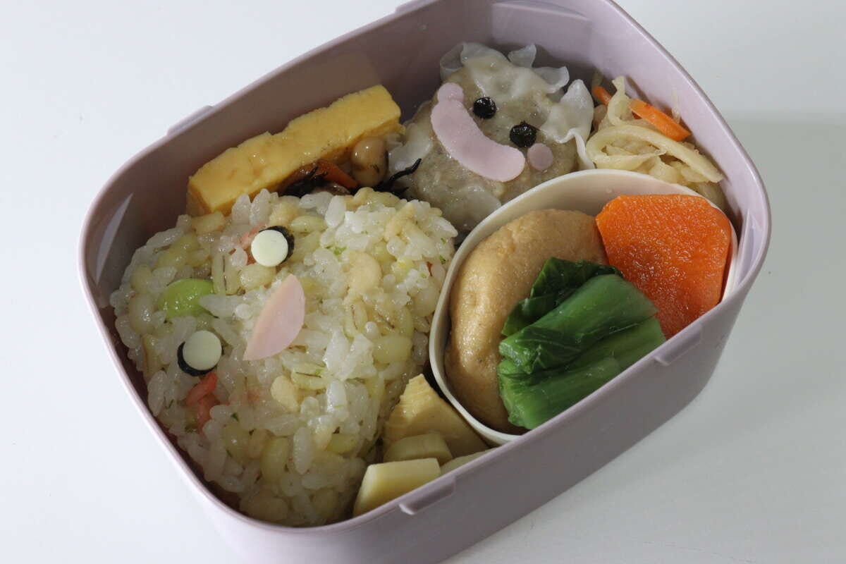 セリア ラウンドランチボックススクエア 470ml セリアのラウンドランチボックススクエア 470mlの使用例