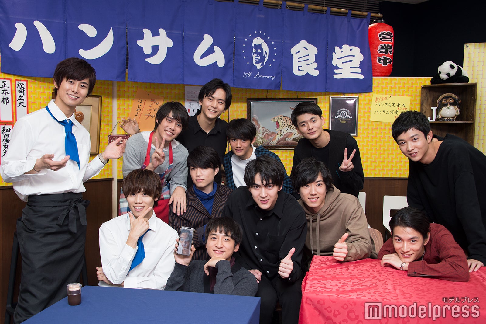 『15th Anniversary SUPER HANDSOME LIVE「JUMP↑ with YOU」』生配信SP番組「ハンサム食堂」（C）モデルプレス