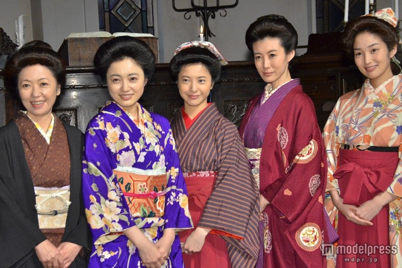 （左から）浅田美代子、仲間由紀恵、吉高由里子、ともさかりえ、高梨臨