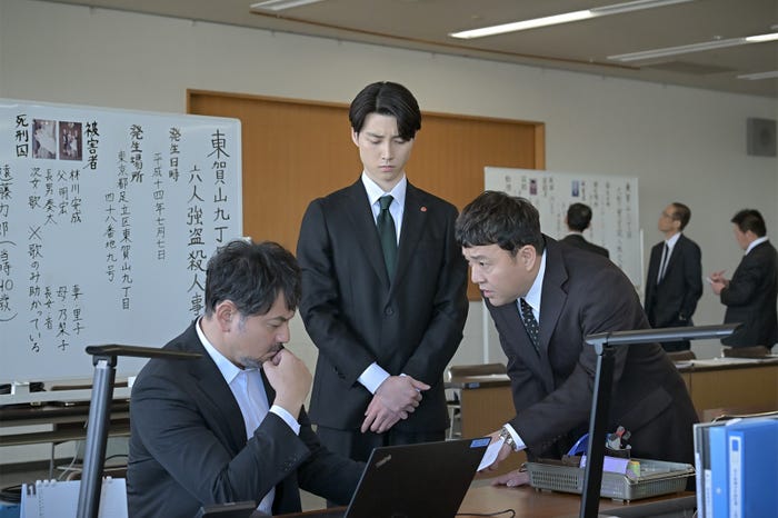 藤本隆宏、絃瀬聡一、斉藤優「クジャクのダンス、誰が見た?」第8話(C)TBS