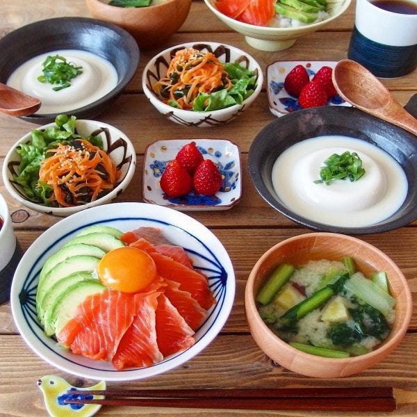 サーモン丼のお供におすすめの献立レシピ 絶品なおかずや汁物などをご紹介 モデルプレス