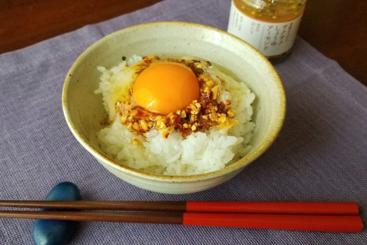 サクサクしょうゆアーモンド・たまごかけご飯