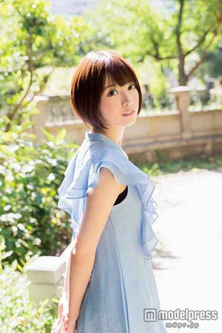 橋本奈々未／「映画 超能力研究部の3人 公式ブック」より／画像提供：講談社