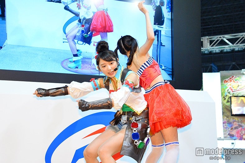 尻相撲をしているおのののか