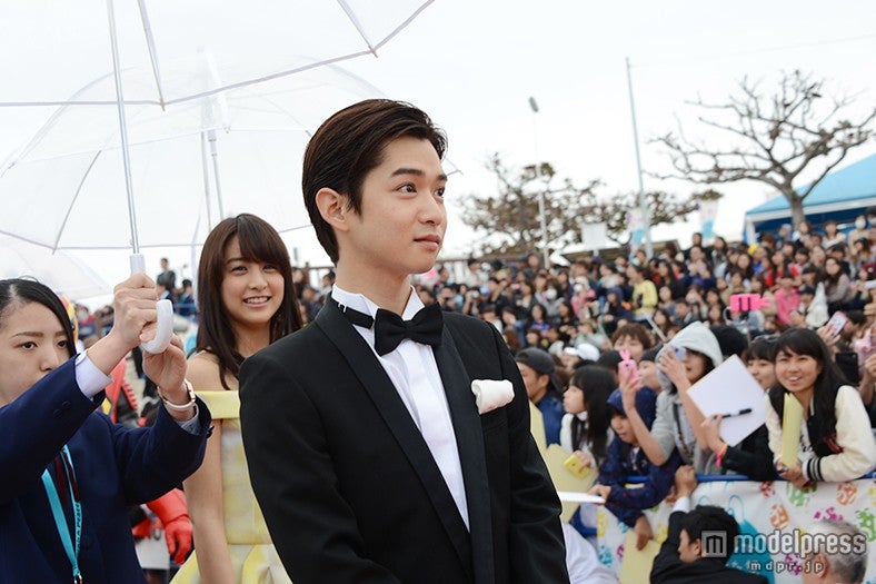 大歓声を浴びる千葉雄大＆山本美月／第7回沖縄国際映画祭、レッドカーペットイベントの様子