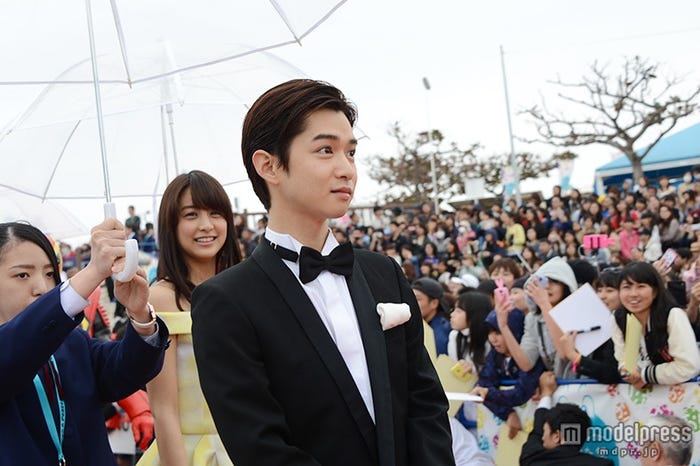 大歓声を浴びる千葉雄大&山本美月/第7回沖縄国際映画祭、レッドカーペットイベントの様子