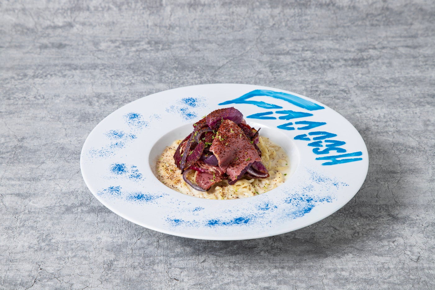 荼毘の FOOOOSH 冷製白みそ豆乳麺1,790円（税込）（C）堀越耕平／集英社