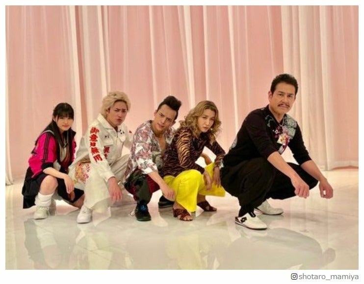 間宮祥太朗「ナンバMG5」難破家“ヤンキー座り”ショットに反響「面白すぎ」「気合感じる」