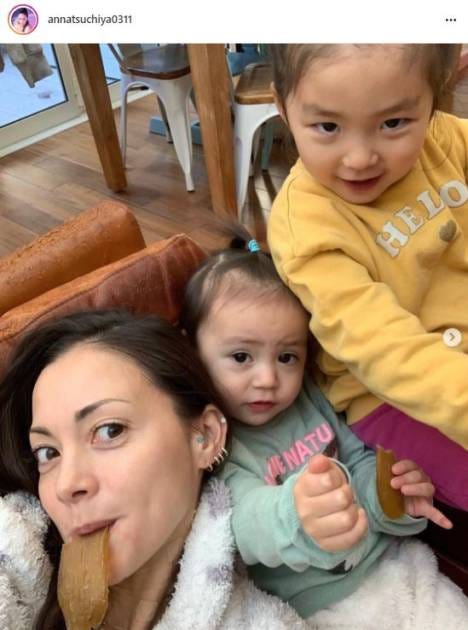 ママにそっくり 土屋アンナ グー ポーズな次女らとの親子shotに反響 可愛い天使 モデルプレス ママにそっくり 土屋アンナ グー ポーズな次女らとの親子shotに反響 可愛い天使 モデルプレス