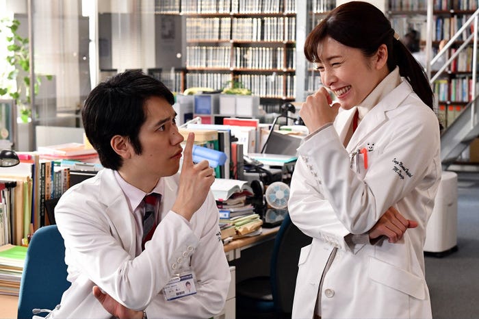 松山ケンイチ、竹内結子「A LIFE~愛しき人~」第4話より(C)TBS