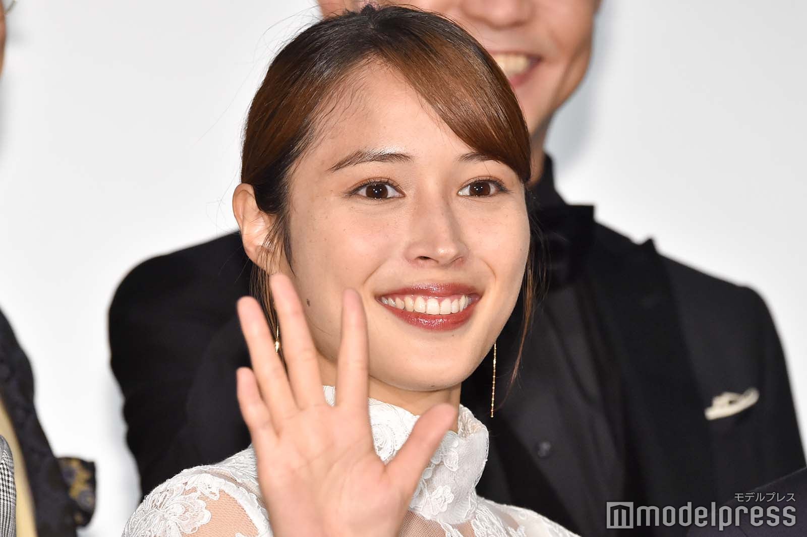 広瀬アリス、SixTONES松村北斗バースデー祝福で“まーちょび”呼びが話題「恋マジ」現場で命名