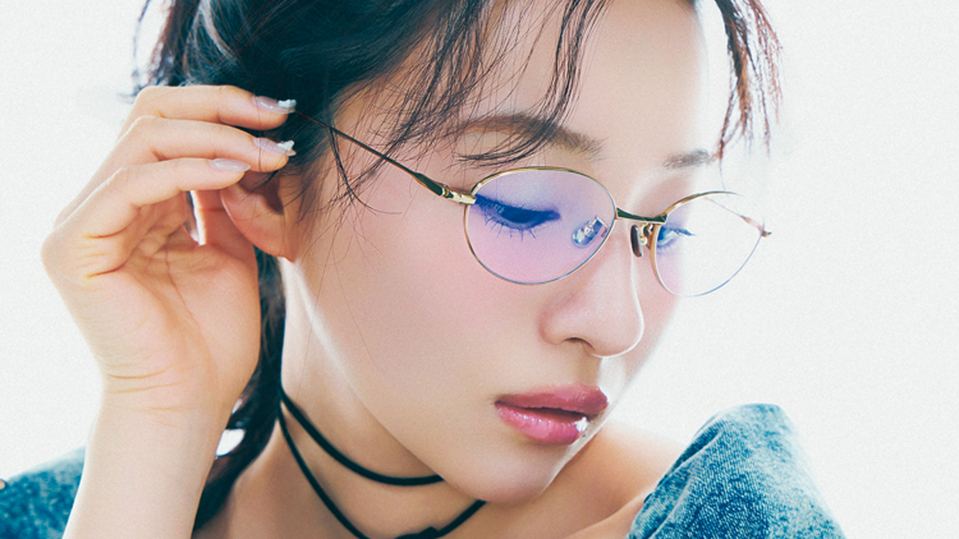 ファッショナブルな目元になれる♡ “三角顔”さんにおすすめの【メガネ】って？