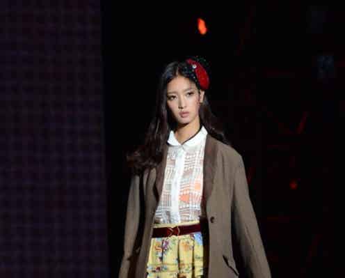 <速報>菜々緒、「東京ランウェイA/W」登場 クラシカルコーデで秋を演出
