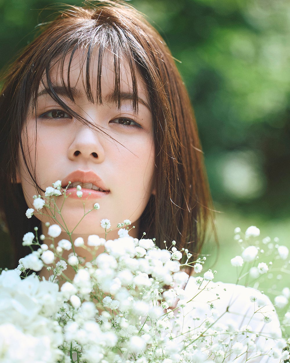 小芝風花、“デビュー15周年イヤー”2026年カレンダー決定 花