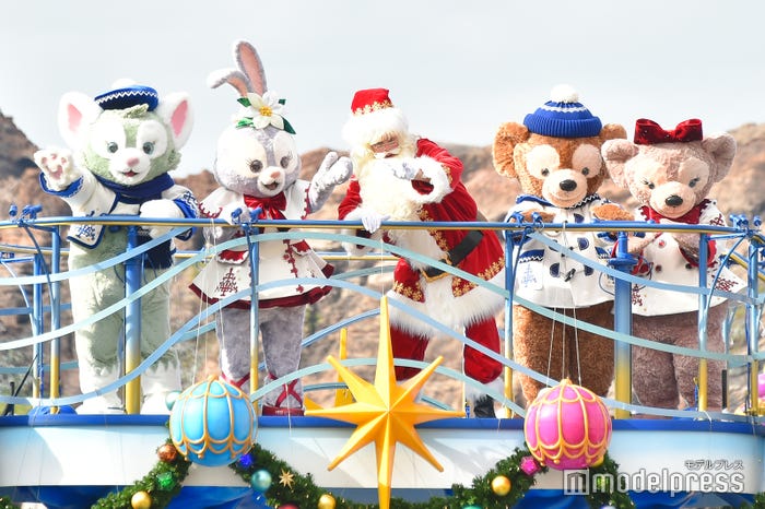 ジェラトーニ、ステラ・ルー、サンタクロース 、ダッフィー、シェリーメイ/「イッツ・クリスマスタイム!」(C)モデルプレス(C)Disney