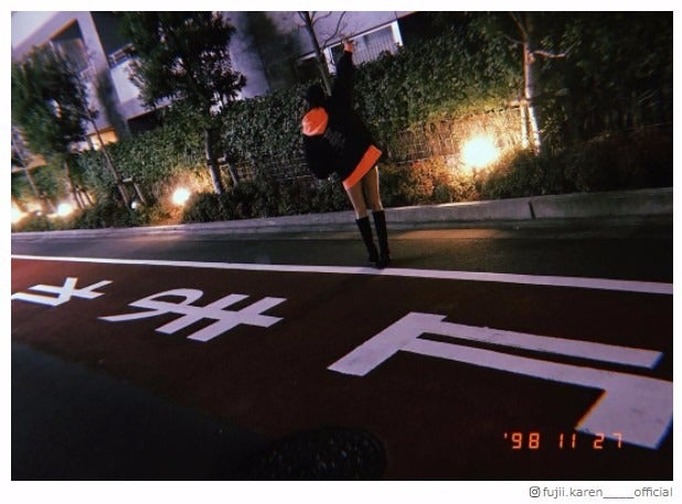 E-girls藤井夏恋、美脚あらわなギリギリショットに反響「ドキッとした」