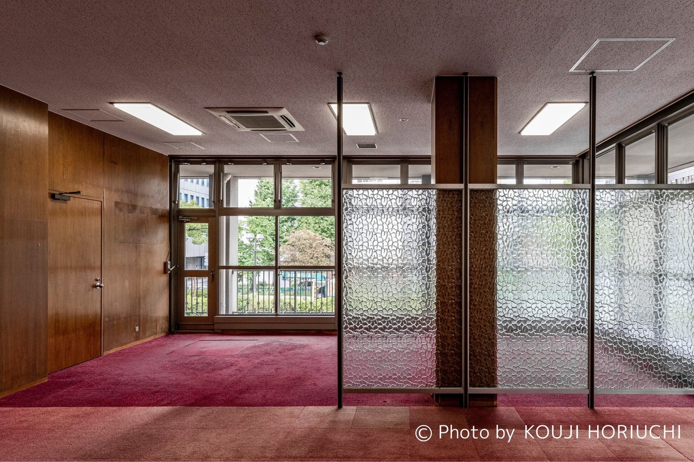 旧市長室の赤い絨毯(提供写真)