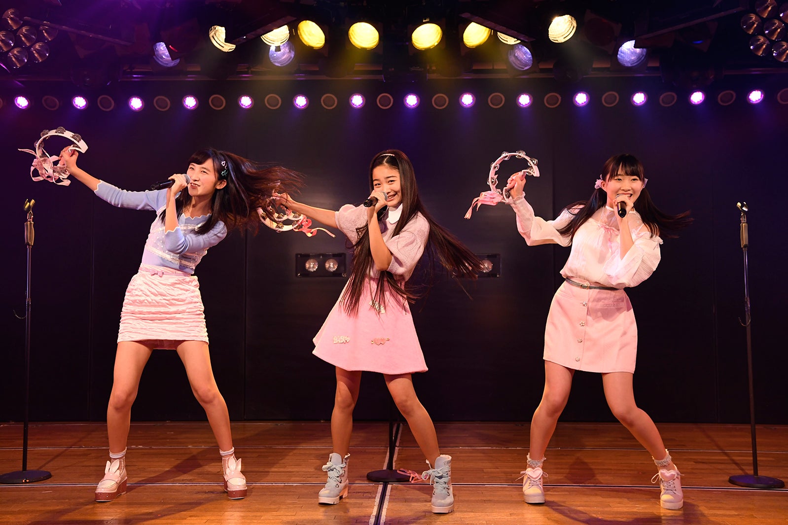 長友彩海、道枝咲、山根涼羽／16期研究生初日公演（C）AKS